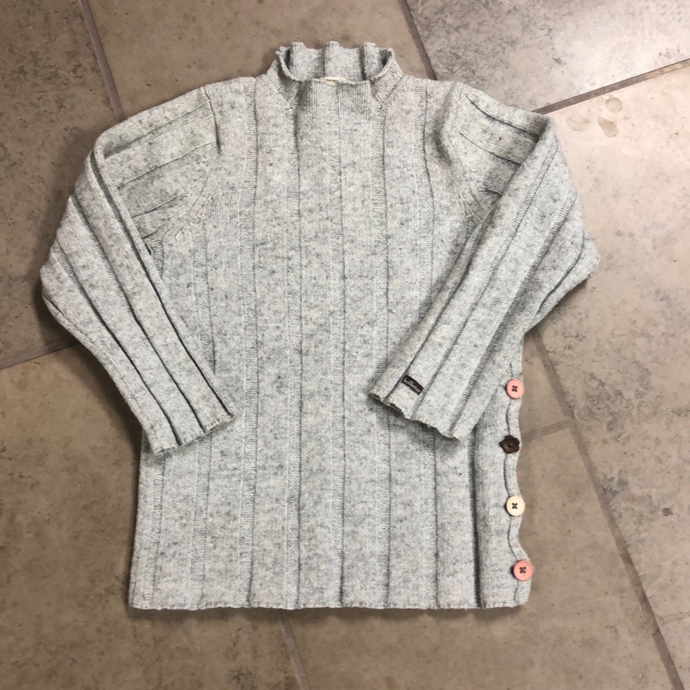 Hollister Girls 3/4 sleeve sweater.